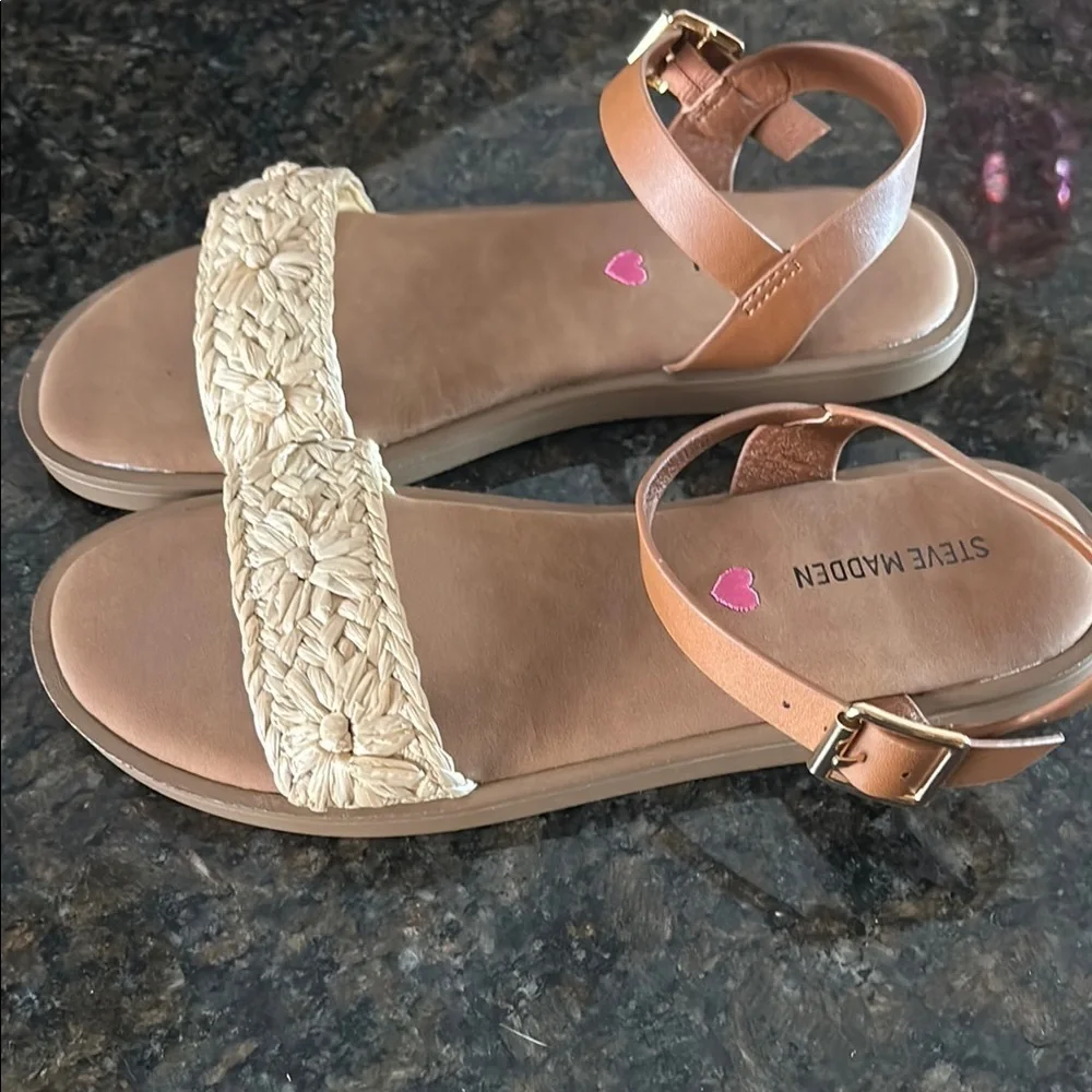 New Girls Steve Madden Tan and Cream Sandals 4